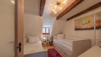 4 dormitoris, escriptori, planxa i posts de planxar i wifi gratuïta