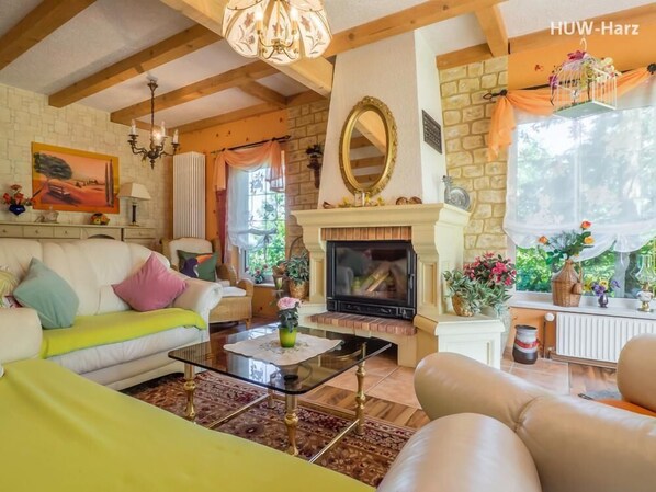 TV, fireplace, stereo