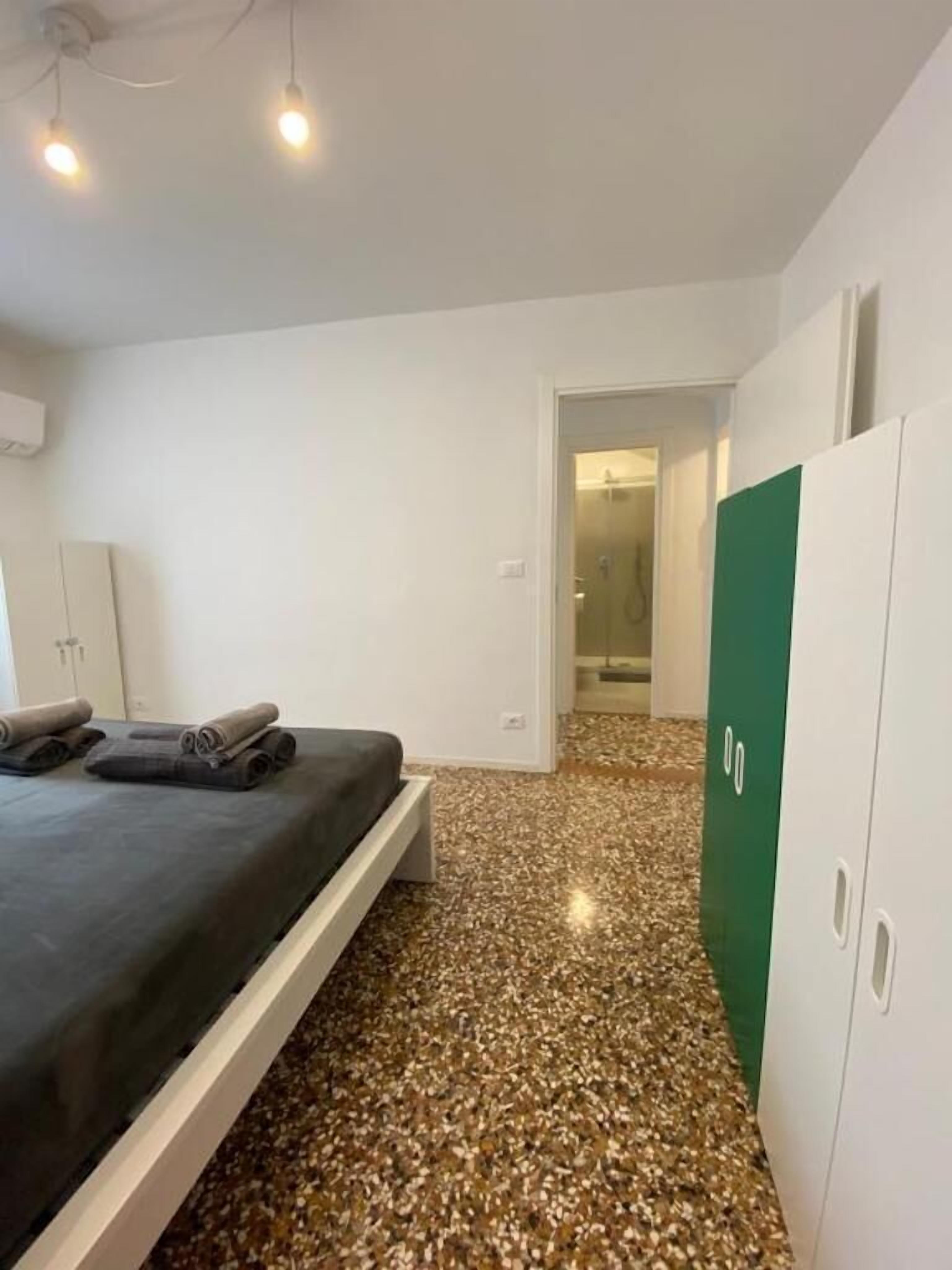 1 chambre, fer et planche à repasser, Wi-Fi gratuit, draps fournis