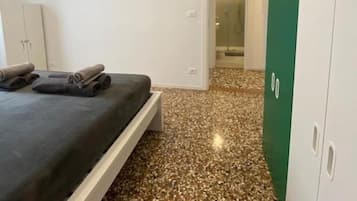 1 chambre, fer et planche Ă repasser, Wi-Fi gratuit, draps fournis