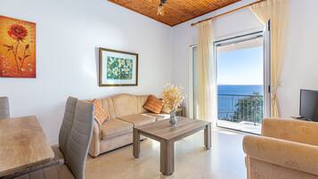 Panoramic Villa | Living area | 32-inch Smart TV with satellite channels, TV, DVD player