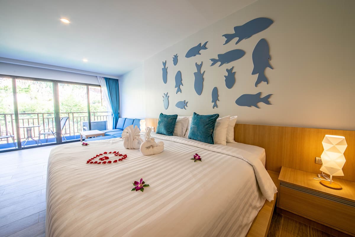 Executive Room with Mountain View | Private kitchen | Electric kettle, eco-friendly cleaning products