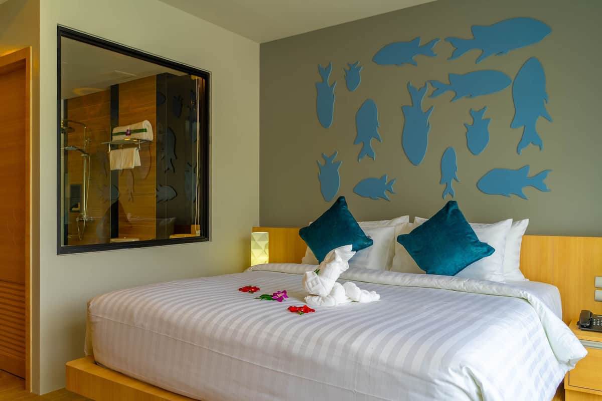Superior Double Room | Minibar, in-room safe, individually decorated, desk