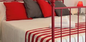 1 bedroom, iron/ironing board, free WiFi