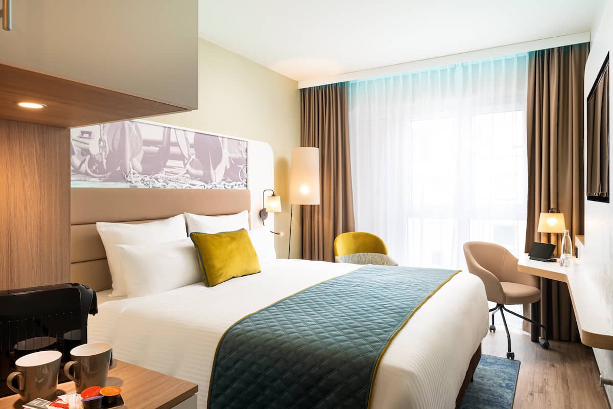Superior Room | In-room safe, desk, soundproofing, free cribs/infant beds