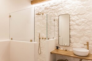 Combined shower/tub, hair dryer, towels, soap