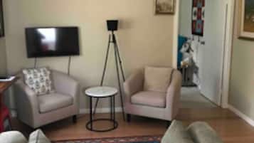 Televisión y chimenea