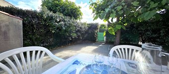 2-room house 200m from sea with heated pool