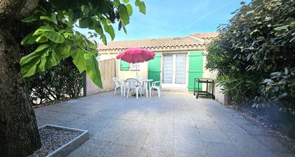 2-room house 200m from sea with heated pool