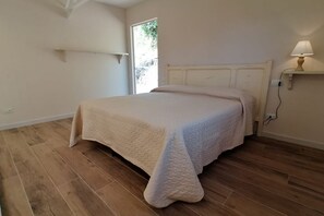 1 dormitorio, tabla de planchar con plancha, cuna de viaje y wifi