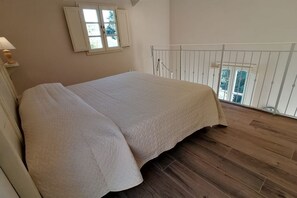 1 slaapkamer, een strijkplank/strijkijzer, reisbedje, wifi