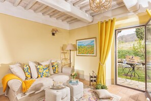 Studiosvit Junior - eget badrum - utsikt mot trädgården | Egyptiska bomullslakan, sängtillbehör av högsta kvalitet och duntäcken