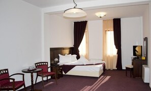 Quarto triplo standard | Wi-Fi de cortesia, roupa de cama