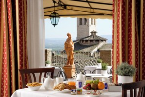 Free daily buffet breakfast - Giotto B&B (Assisi)