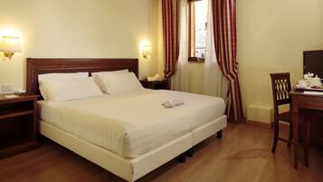 Minibar, coffres-forts dans les chambres, rideaux occultants