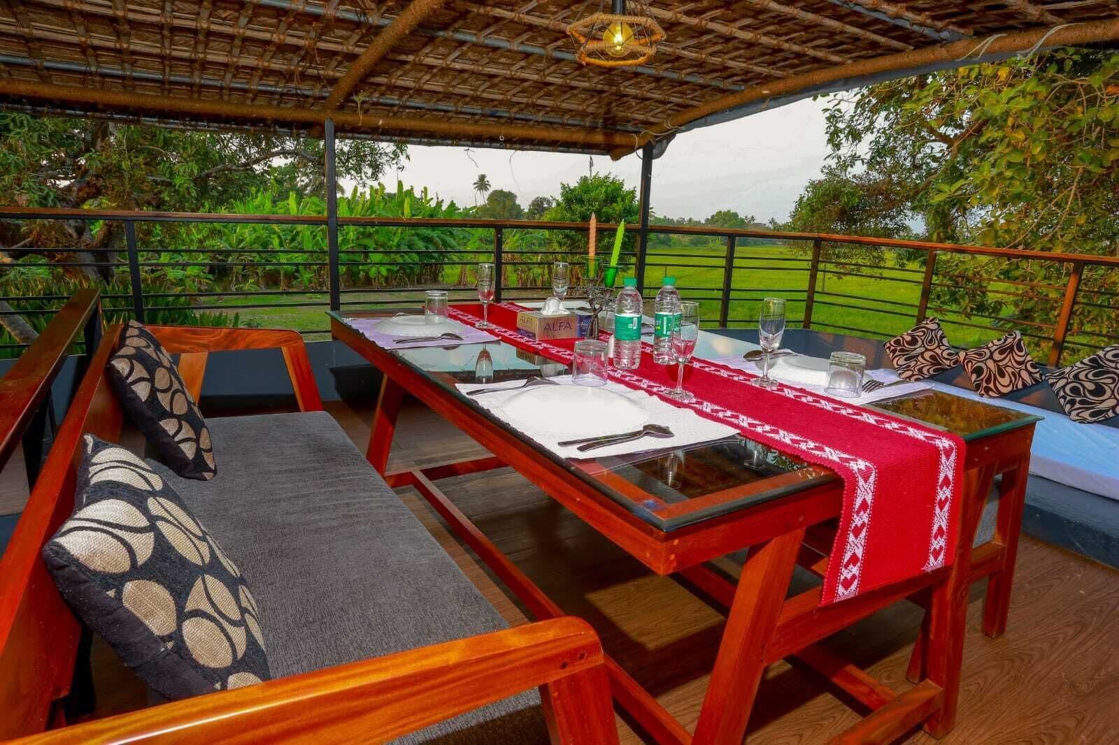 Deluxe Double Room | Living area | Flat-screen TV, printers