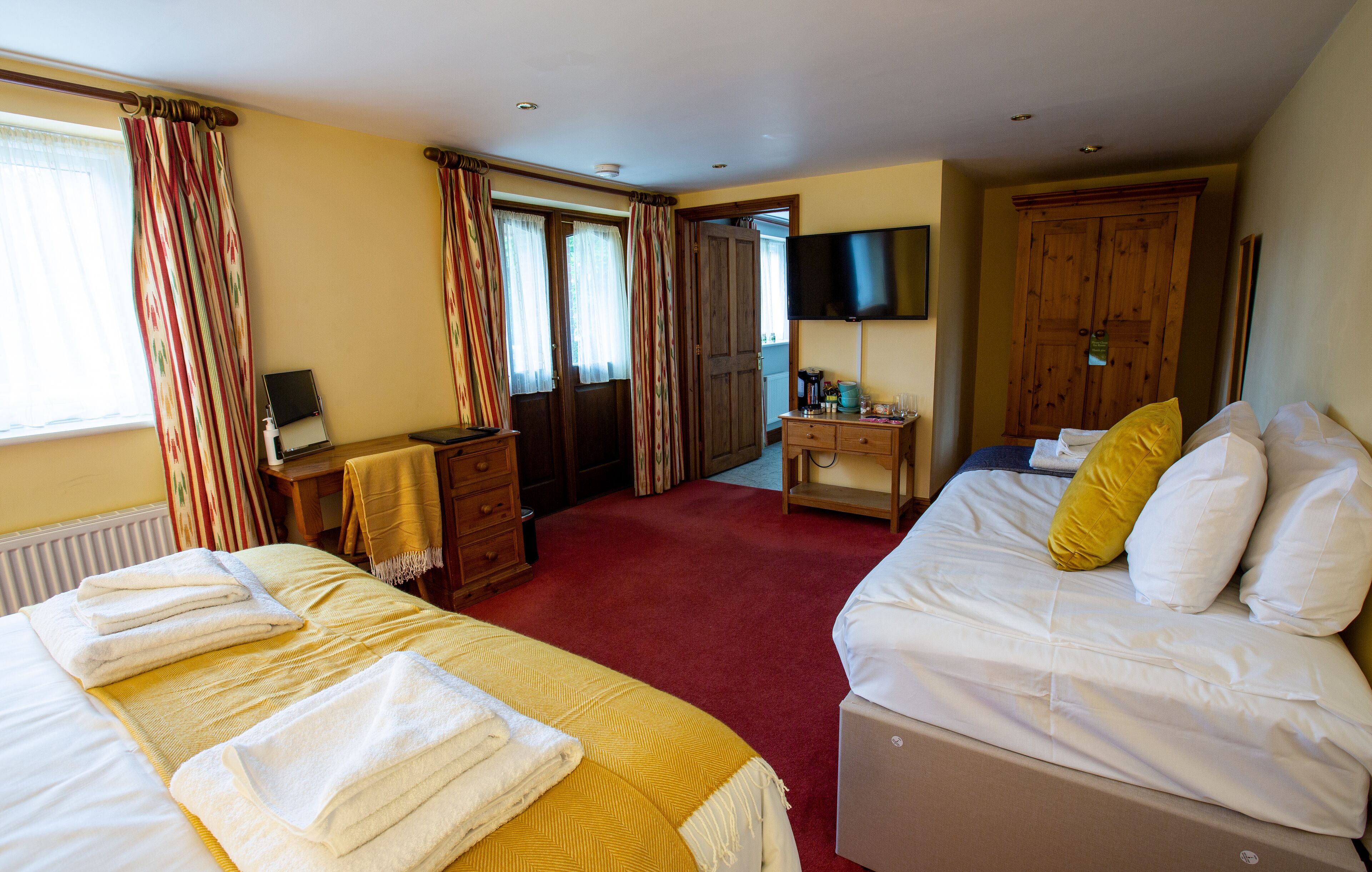 family quadruple room | desk, laptop workspace, soundproofing, travel cot