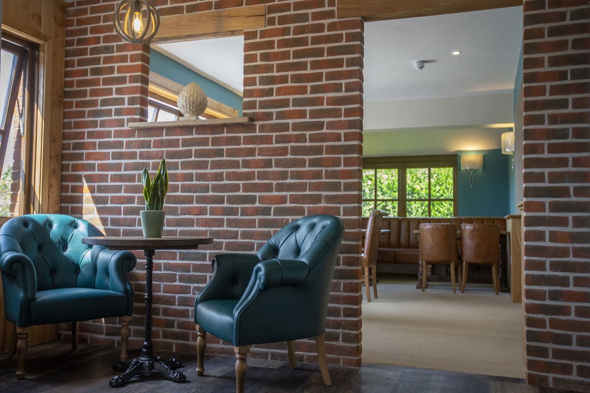 lunch and dinner served