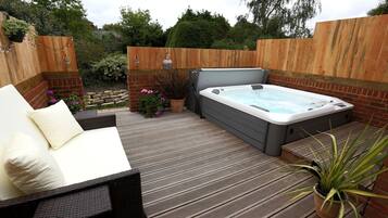 Superior Double or Twin Room | Desk, laptop workspace, soundproofing, travel crib