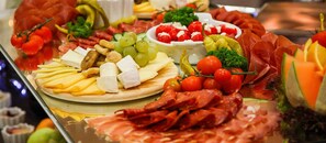 A buffet with various cheeses, meats, and vegetables. - Hotel Antunovic Zagreb (Zagreb)