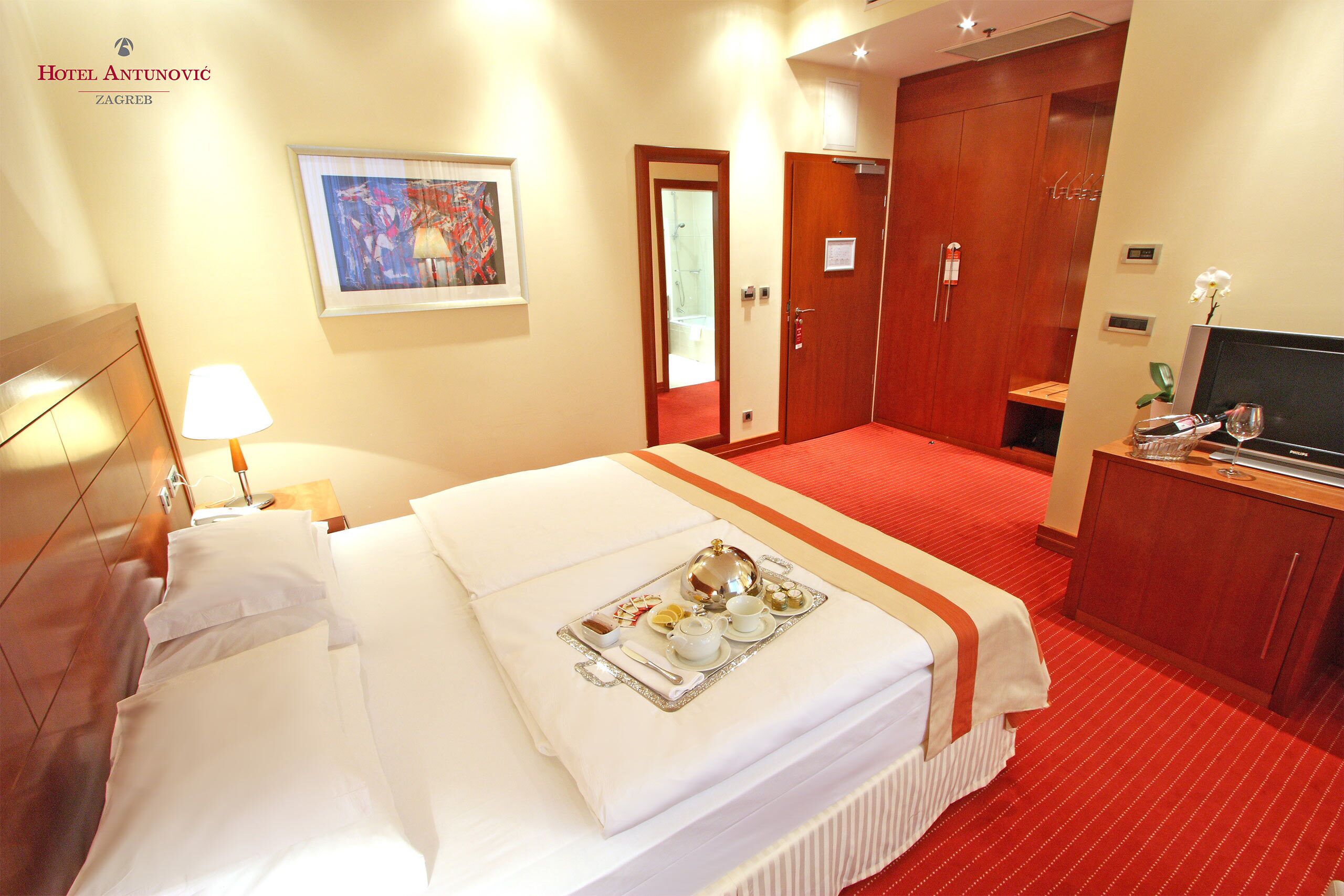 superior room | minibar, in-room safe, desk, laptop workspace