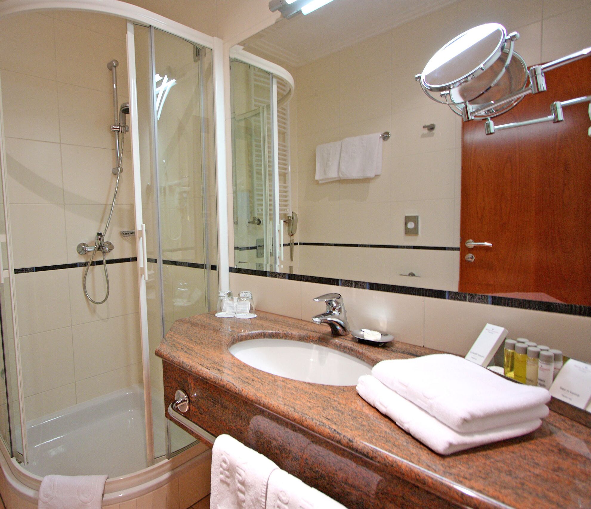 superior room | bathroom | combined shower/bathtub, deep-soaking bathtub, rainfall showerhead