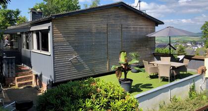 Haus am Waldrand mit Sauna und und Aussicht über Rheintal