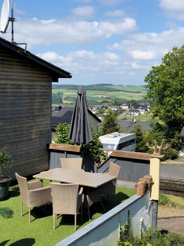 Haus am Waldrand mit Sauna und und Aussicht über Rheintal