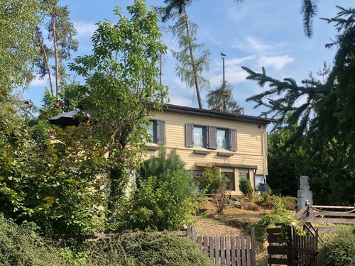 Haus am Waldrand mit Sauna und und Aussicht über Rheintal