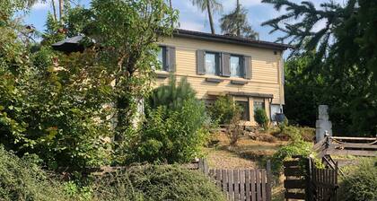 Haus am Waldrand mit Sauna und und Aussicht über Rheintal