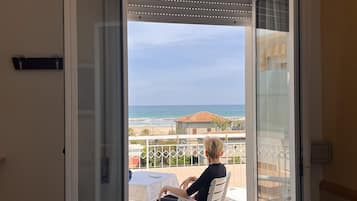 Deluxe-Doppelzimmer, 1 Doppelbett, Meerblick | Zimmersafe, Schreibtisch, kostenloses WLAN, Bettwäsche