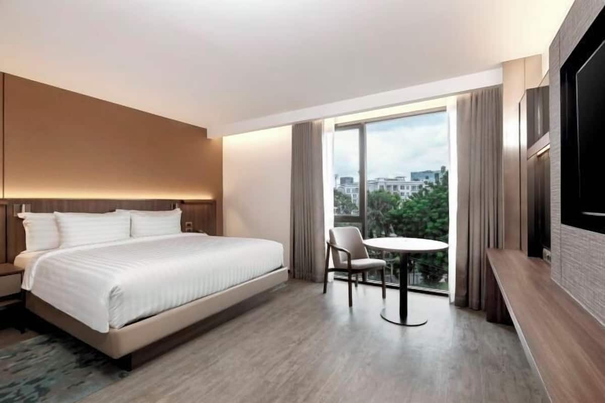 In-room safe, desk, laptop workspace, blackout curtains