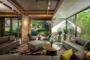 Lobby sitting area - Gardina Asoke Hotel & Residence (Bangkok)