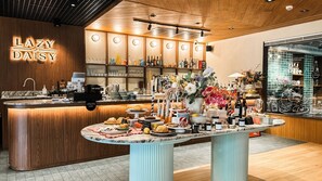 Breakfast, lunch and dinner served - Gardina Asoke Hotel & Residence (Bangkok)