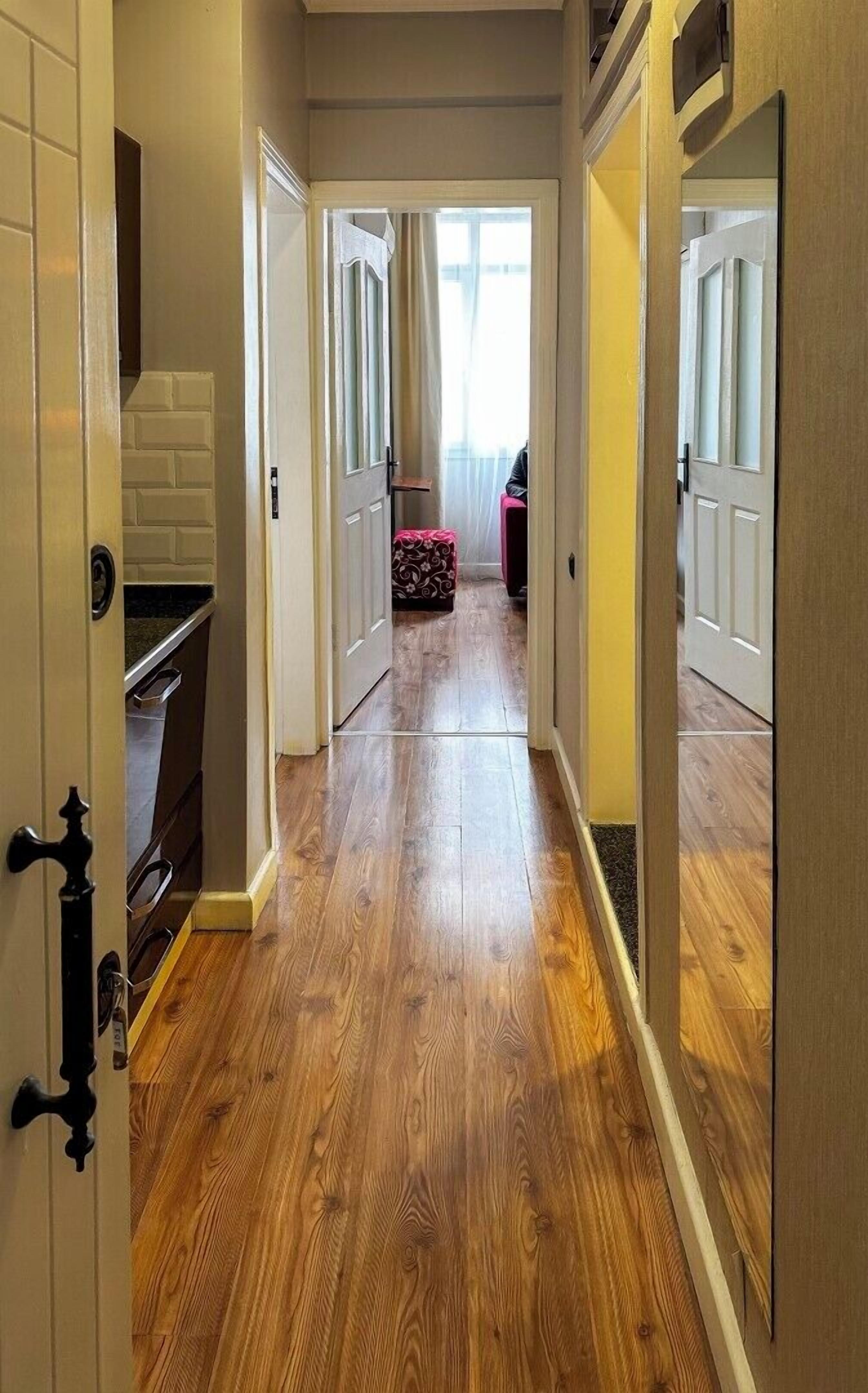 Luxury Studio Suite | Hypo-allergenic bedding, desk, laptop workspace, blackout curtains