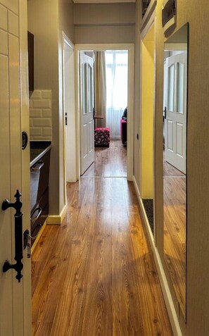 Luxury Studio Suite | Hypo-allergenic bedding, desk, laptop workspace, blackout curtains - Zebra Hotel Alsancak (Izmir)