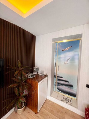 ملاءات للفراش لا تسبب الحساسية ومكتب ومساحة عمل للكمبيوتر المحمول