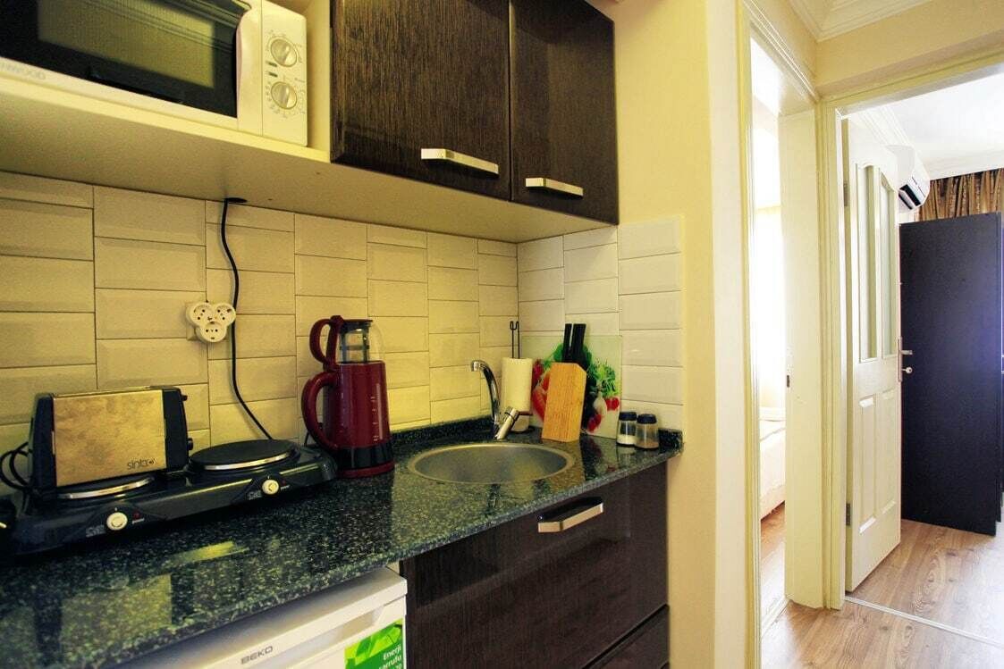 Standard Studio | Private kitchen | Mini-fridge, coffee/tea maker, electric kettle, toaster
