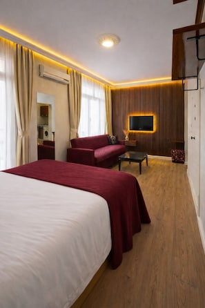 Hypo-allergenic bedding, desk, laptop workspace, blackout drapes - Zebra Hotel Alsancak (Izmir)