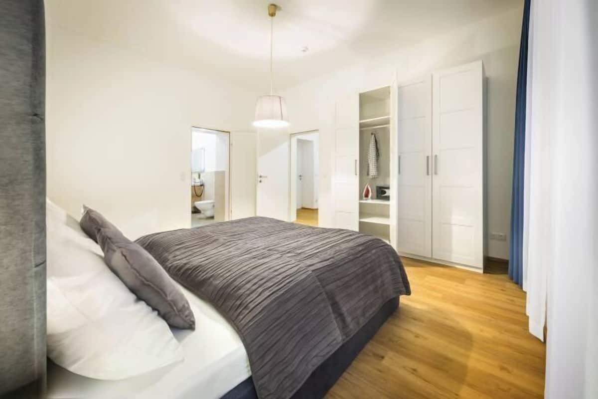 Literie hypoallergénique, coffres-forts dans les chambres