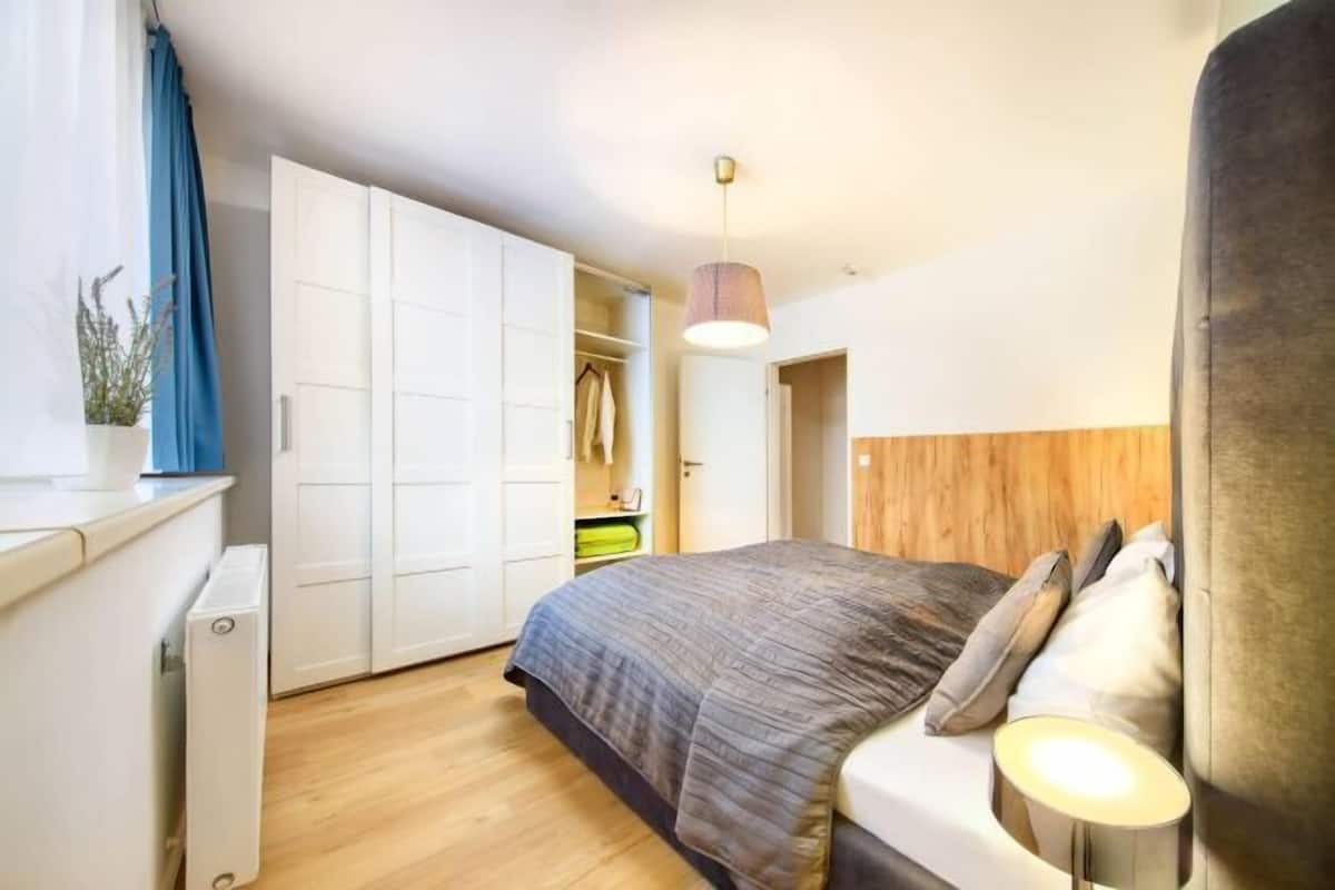 Literie hypoallergénique, coffres-forts dans les chambres