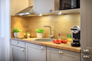 Full-sized fridge, microwave, stovetop, dishwasher