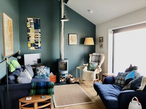 TV - An Airigh, a pet friendly Eco Home sleeping 4 people on the shores of Loch Fyne (Cairndow)