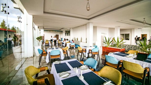 Living area - THE WARWICK HOTEL (Nanyuki)