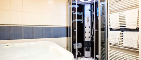 Hot tub, steam room