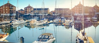 Sailor's Rest: modern 2-bed, 2-bath with gorgeous water views