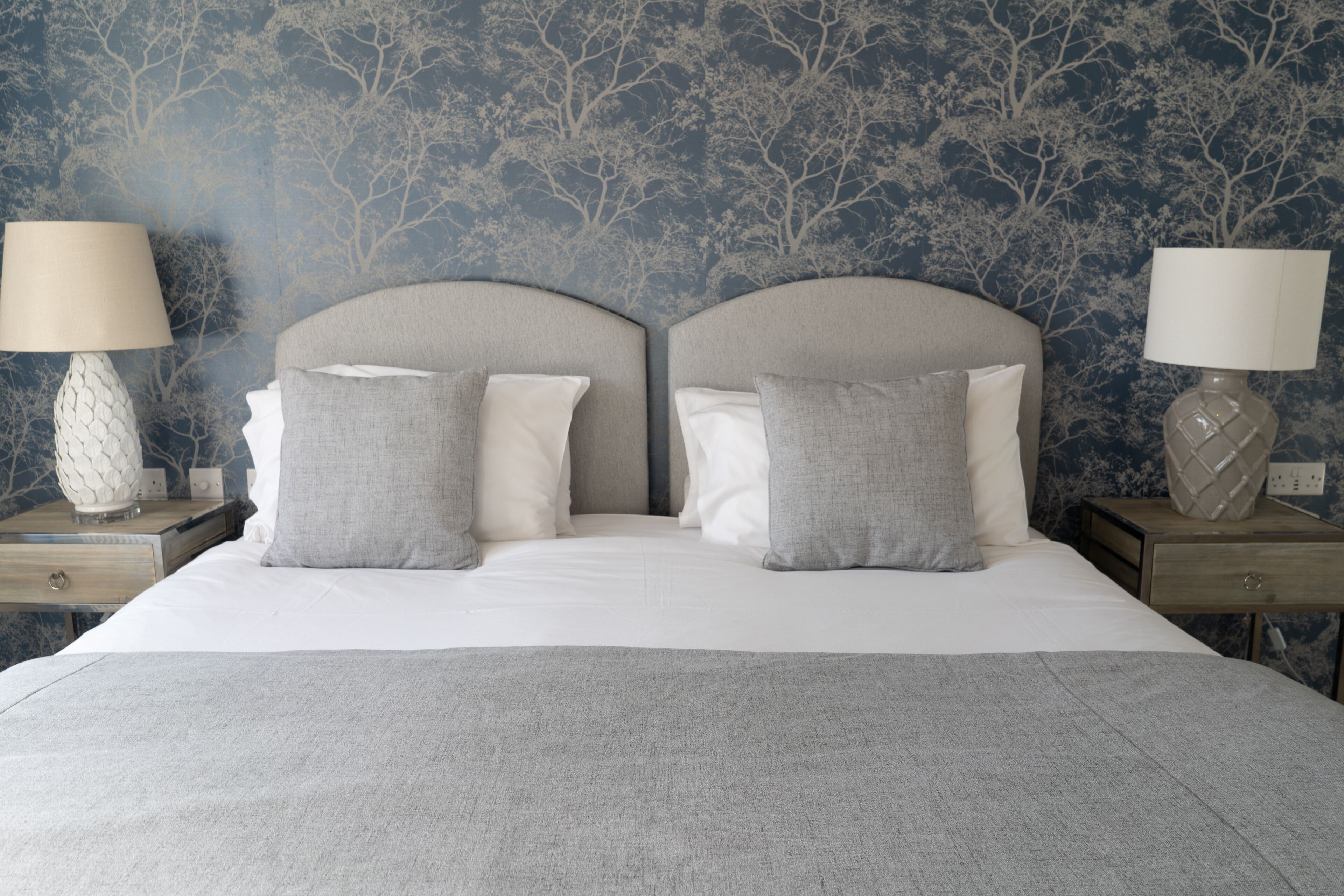 供应早餐、午餐和晚餐，英国菜，花园景观