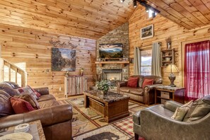 Smart TV, fireplace - Magical Moments, Mtn View, $560 in FREE Attraction tickets each paid day! (Gatlinburg)