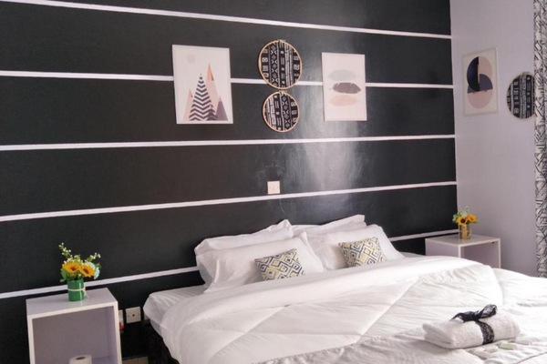 Desk, bed sheets