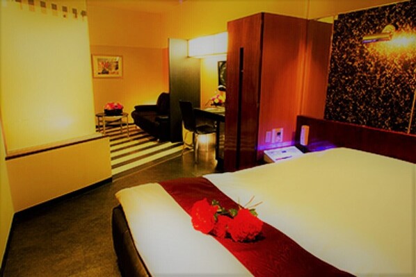 Habitación básica | Ropa de cama de alta calidad y decoración personalizada